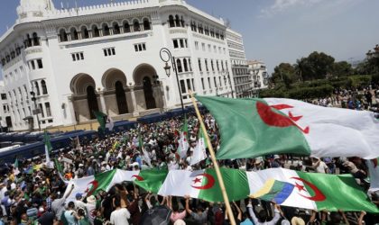 Les Algériens réinvestissent massivement la rue pour un changement radical du système