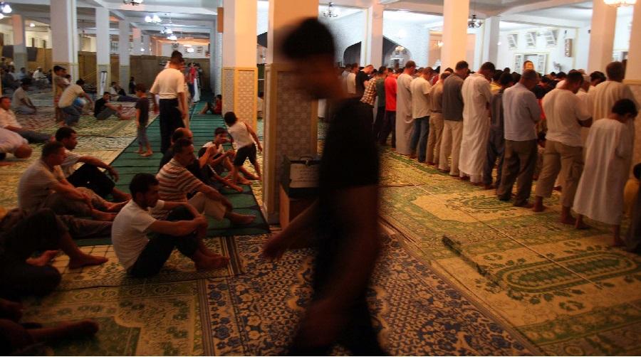 Prières à la mosquée : des citoyens dénoncent une fatwa discriminatoire