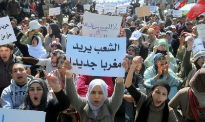 Des Marocains manifestent sur la plage de Saidia et veulent entrer en Algérie