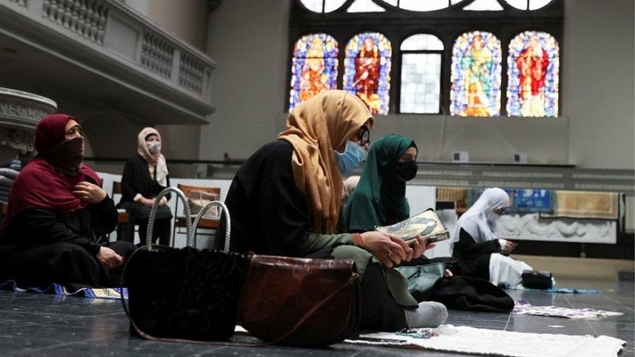 Un prêtre à Berlin met l’église à la disposition des musulmans pour y prier