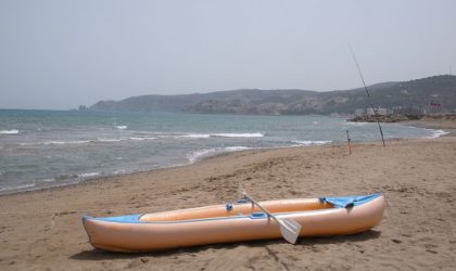 Des Marocains manifestent sur la plage de Saidia et veulent entrer en Algérie