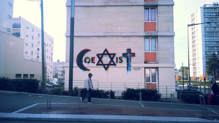 CoeXist racisme