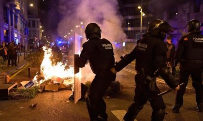 Affrontements à Barcelone lors des manifestations anti-couvre-feu