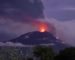 Indonésie : des milliers de personnes fuient un gaz toxique après l’éruption d’un volcan