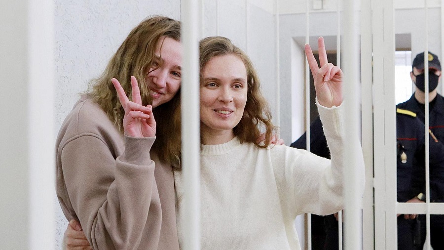 Bélarus : prison ferme pour deux jeunes journalistes