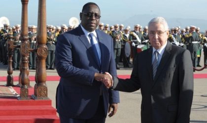 Quand le président sénégalais Macky Sall marche sur les pas de Bouteflika