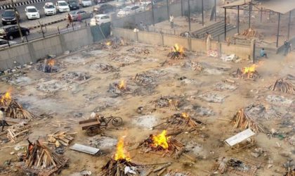 Covid : en Inde, un crématorium à ciel ouvert sur un parking