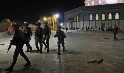 Un soldat de l’entité sioniste endormi à la frontière libanaise reçoit un coup de pied