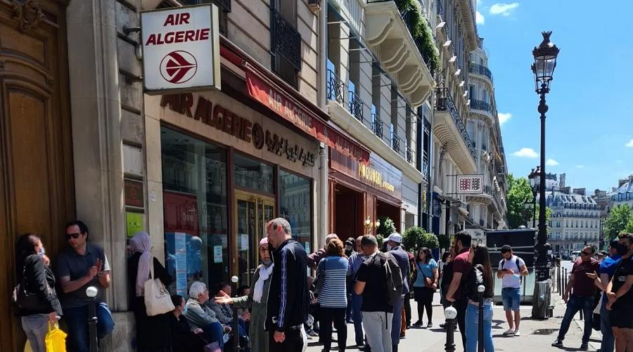 Les membres de la communauté nationale titulaires de passeports étrangers autorisés à entrer en Algérie sans visa