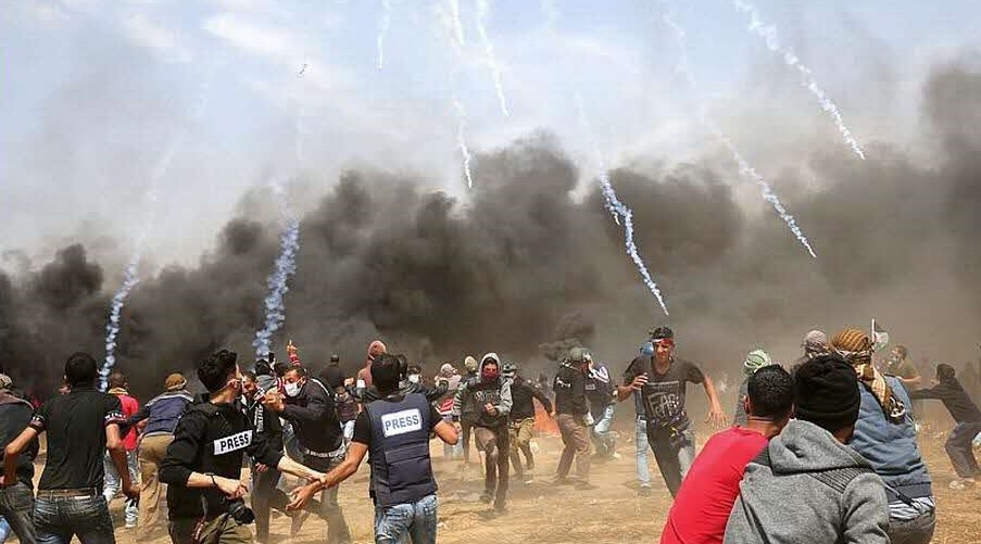 Des milliers de Jordaniens coupent les barbelés et traversent la frontière palestinienne