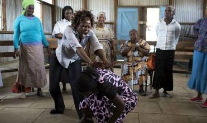Kenya : contre les agressions sexuelles, des femmes âgées apprennent à se défendre