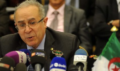 Conférence de Paris : Lamamra condamne «la poursuite des ingérences étrangères» en Libye