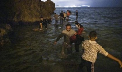 Une dizaine de migrants marocains franchissent la barrière frontalière avec Melilla