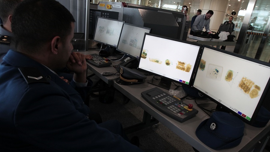 Plus de 60 000 euros saisis et 4 passagers arrêtés à l’aéroport Houari-Boumediène