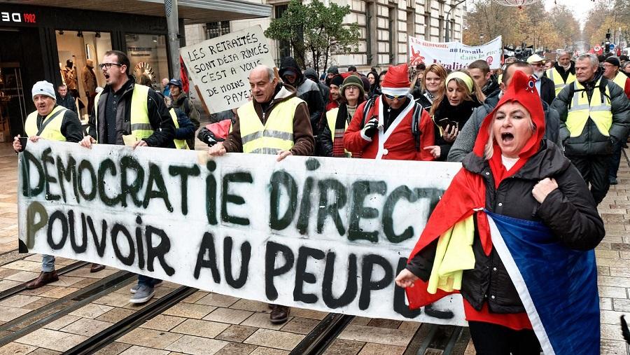 Manif démocratie formelle