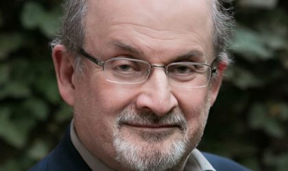 Salman Rushdie perd un œil et l’usage d’une main