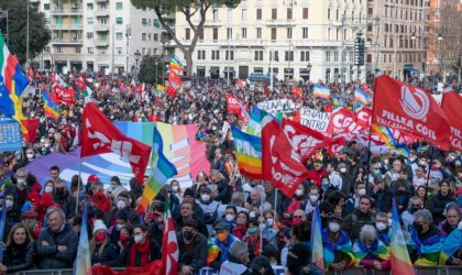 Grande marche à Rome d’opposants à la politique va-t-en-guerre contre la Russie