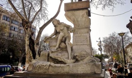 La célèbre statue féminine sans soutif de Sétif au statut toujours contesté