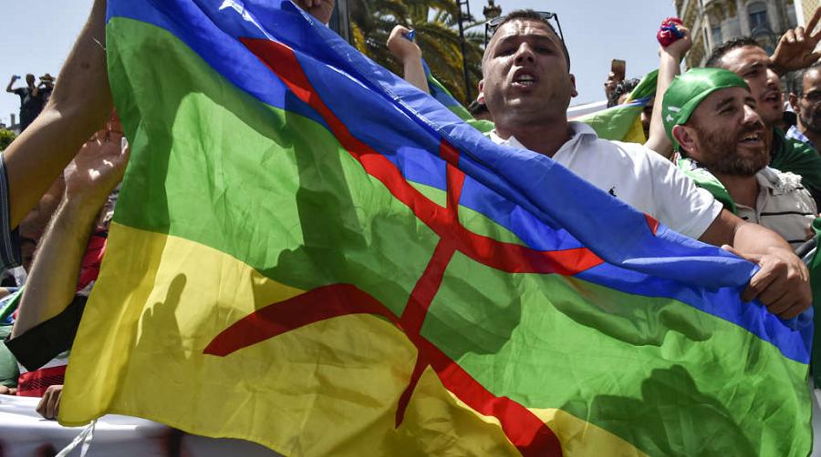 Émilie Busquant a- t-elle réellement conçu le drapeau algérien?