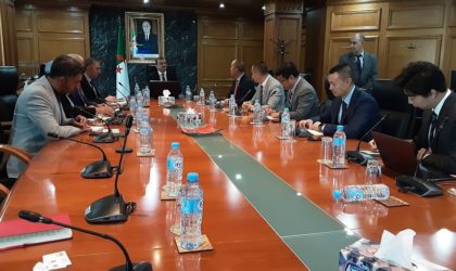 Arkab examine avec une délégation de Huawei la consolidation de la coopération