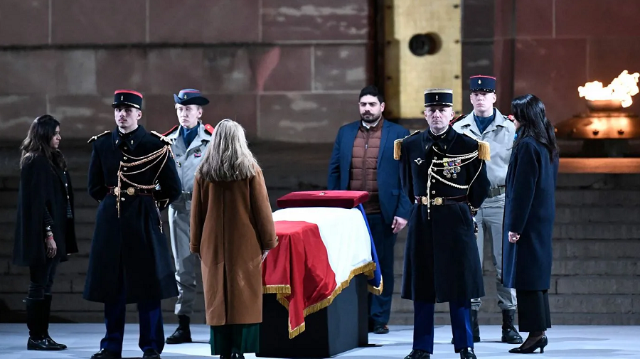 Le pompeux Macron panthéonise en grande pompe le migrant Manouchian