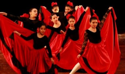 «Dansons !», un spectacle de danse haut en couleurs présenté à Alger