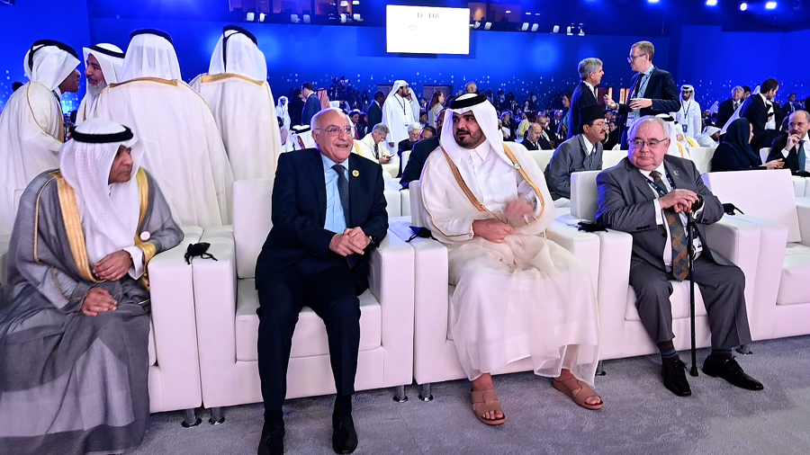 Le ministre des Affaires étrangères s'entretient à Doha avec plusieurs de ses homologues
