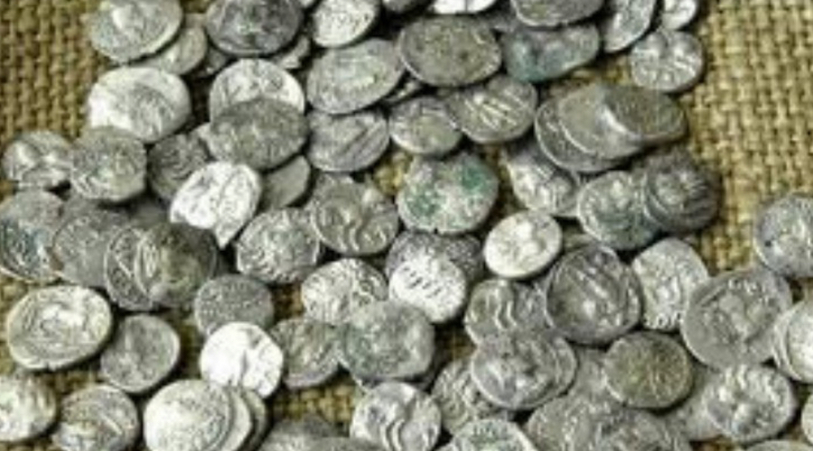 Protection du patrimoine culturel : la Gendarmerie nationale saisit 182 pièces de monnaie anciennes à Aïn Defla