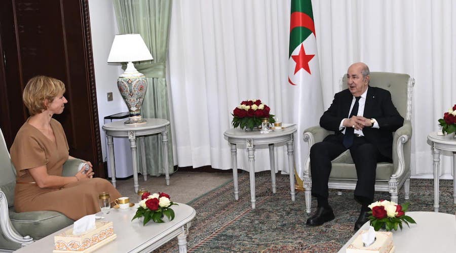 La conseillère du président français Emmanuel Macron apporte un message à Tebboune