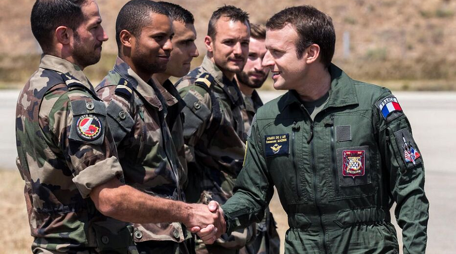 Propagande militariste ou quand Macron le freluquet se prend pour Napoléon Ier