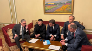 Merz, Starmer et Macron complotent pour maintenir l’état de guerre en Ukraine