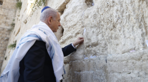 Les frappes contre l’Iran sont une guerre religieuse et une stratégie messianique