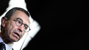 Pourquoi Bruno Retailleau s’est éclipsé devant le duel Macron–Tebboune ?