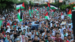 Une première au Maroc : les citoyens attaquent directement le roi et Azoulay