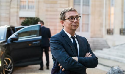 Le complotisme se niche dans les instances gouvernementales et au sein de la bourgeoisie française (II)