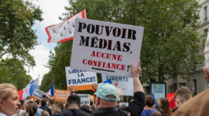 Le complotisme se niche dans les instances gouvernementales et au sein de la bourgeoisie française (I)