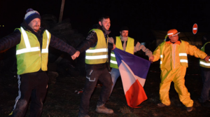 Le stratagème de Macron : transmuer le combat salvateur en débat inhibiteur
